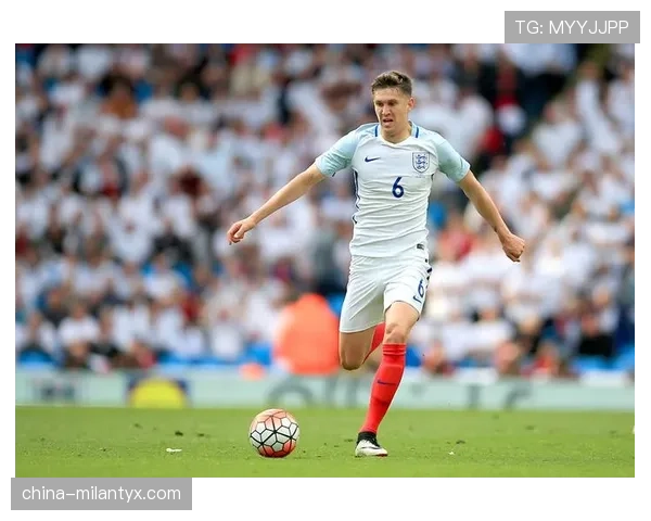 约翰·斯通斯：从传统中卫到战术多面手的角色跃迁分析