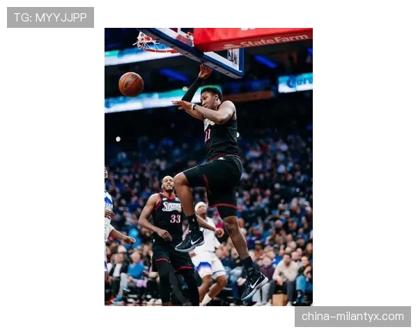 米切尔·罗宾逊篮下高效保护篮筐显著提升球队防守稳定性